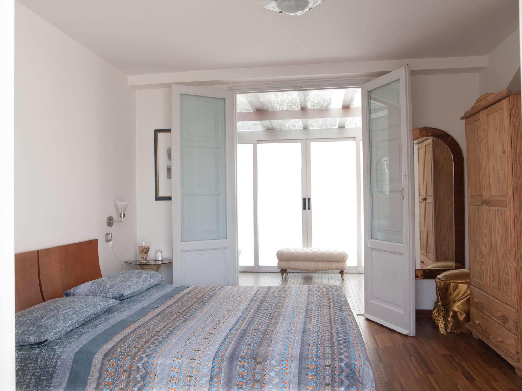 Casa Del Vento Bed and Breakfast Roccalumera Εξωτερικό φωτογραφία